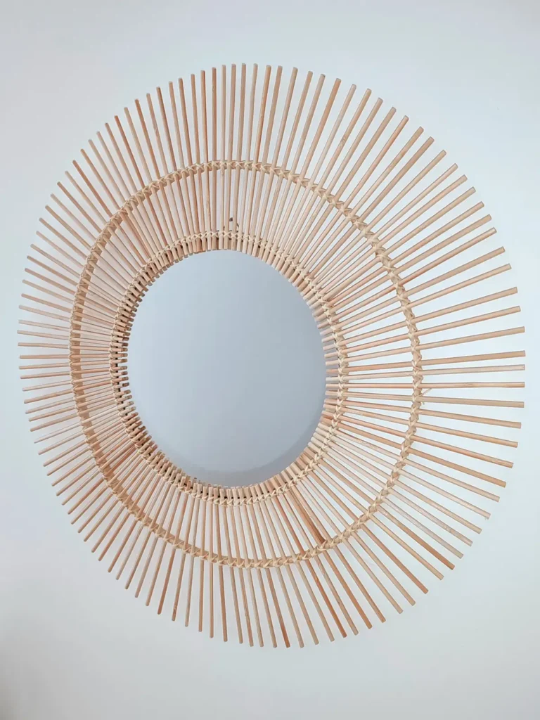 Espejo de madera modelo Sun.